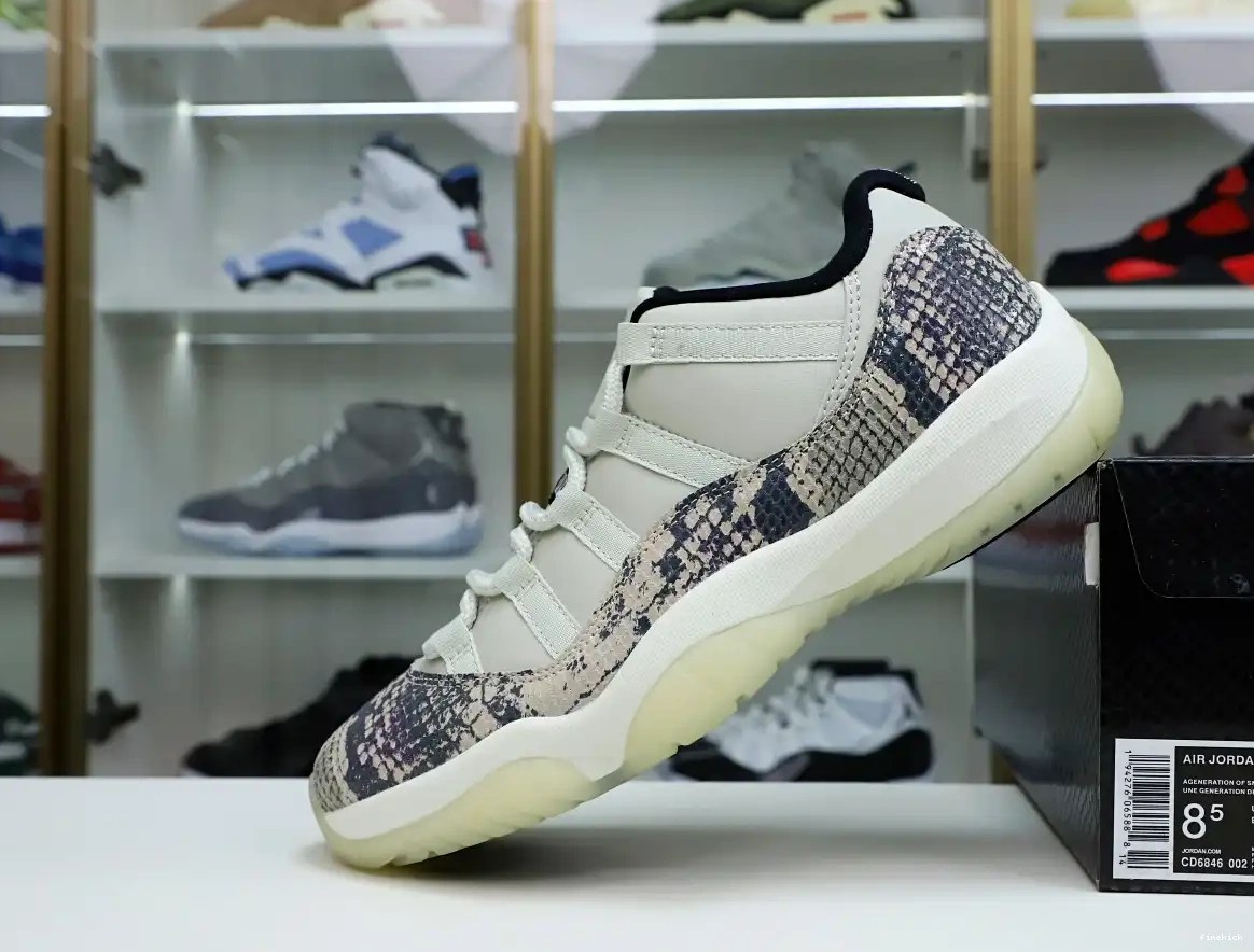 JORDAN 11 BONE AIR SNAKESKIN LIGHT LOW 0511